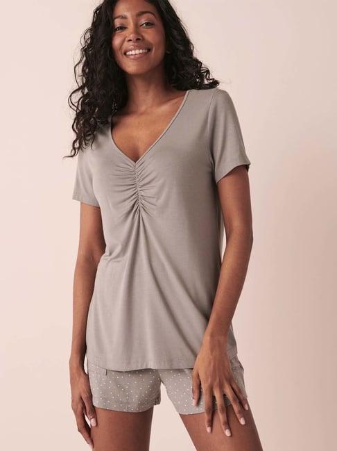 la vie en rose grey v neck top