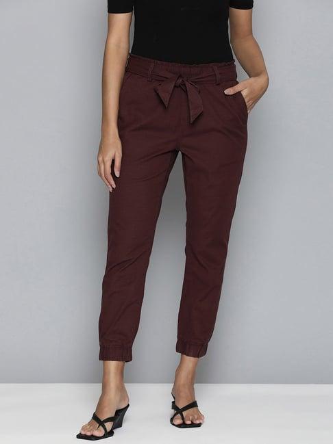 levi's maroon regular fit mid rise trousers