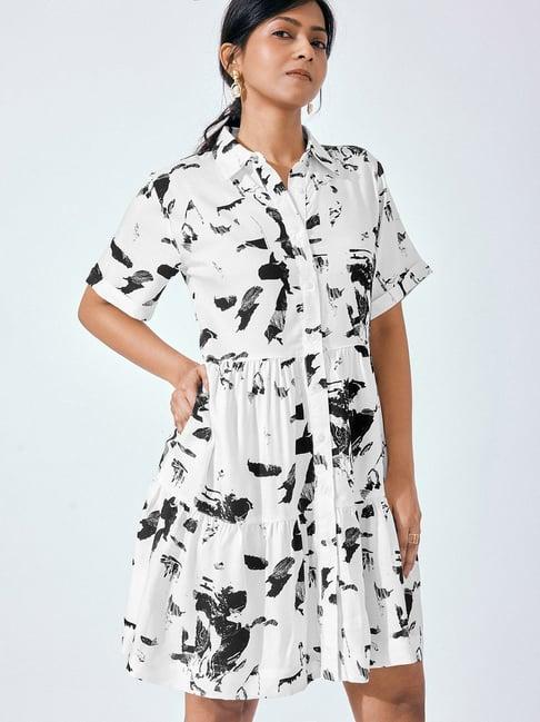 the label life white & black printed tiered shirt dress