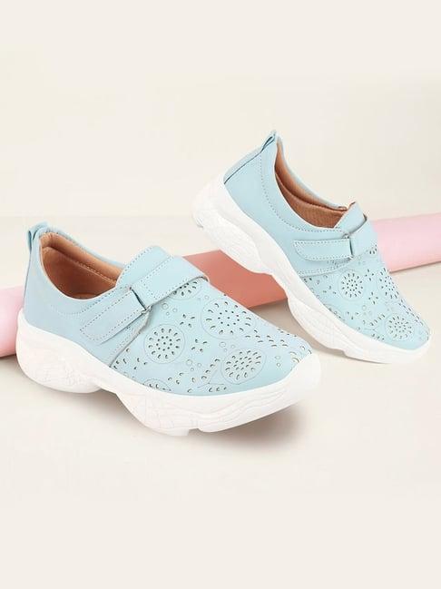 fausto women's sky blue walking shoes