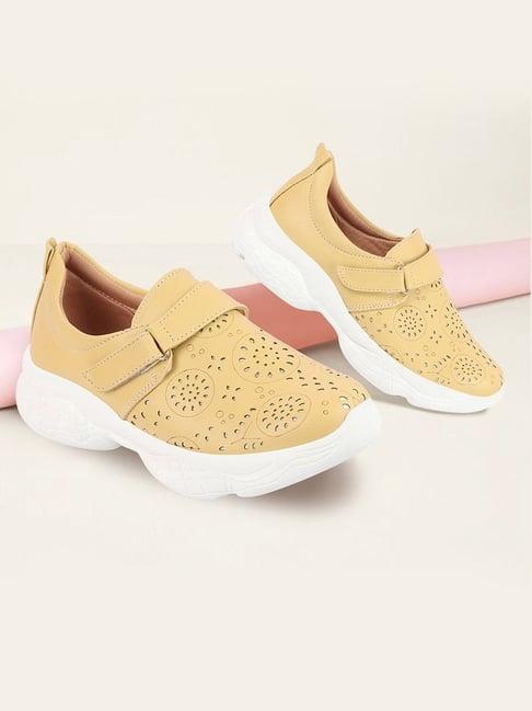 fausto women's yellow walking shoes