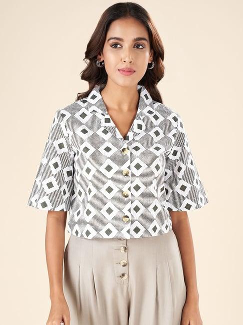 akkriti by pantaloons off-white cotton printed cropped shirt