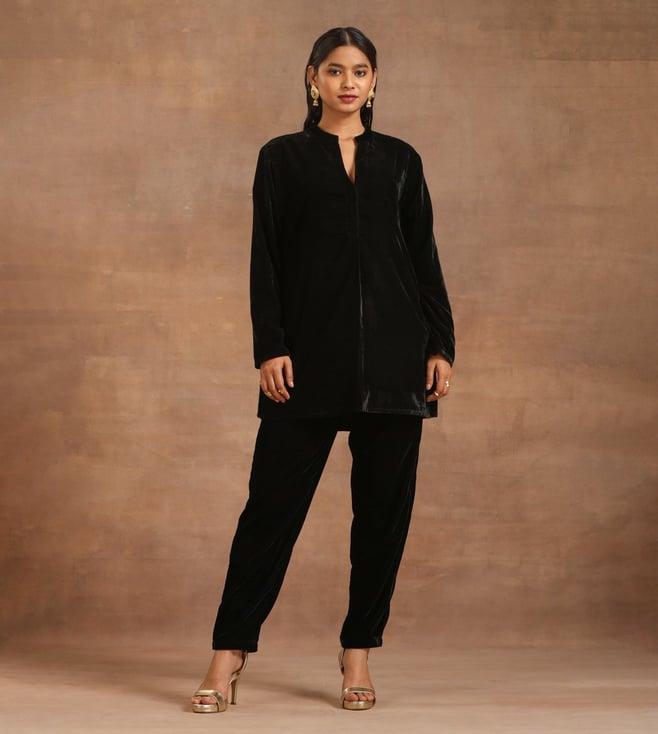 truebrowns black velvet solid tunic with pant co-ord set