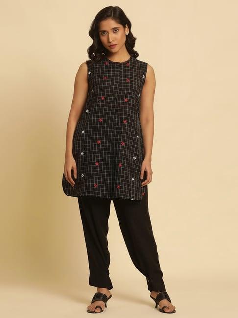 w black cotton embroidered tunic