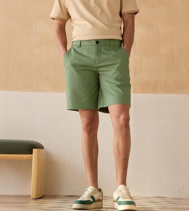 andamen green minimal resort solid cotton lyocell twill shorts- regular fit