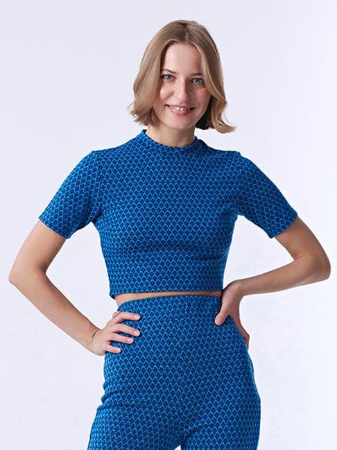 cover story blue printed crop top