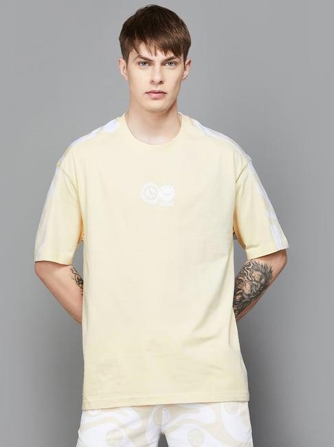 smileyworld beige regular fit printed crew t-shirt