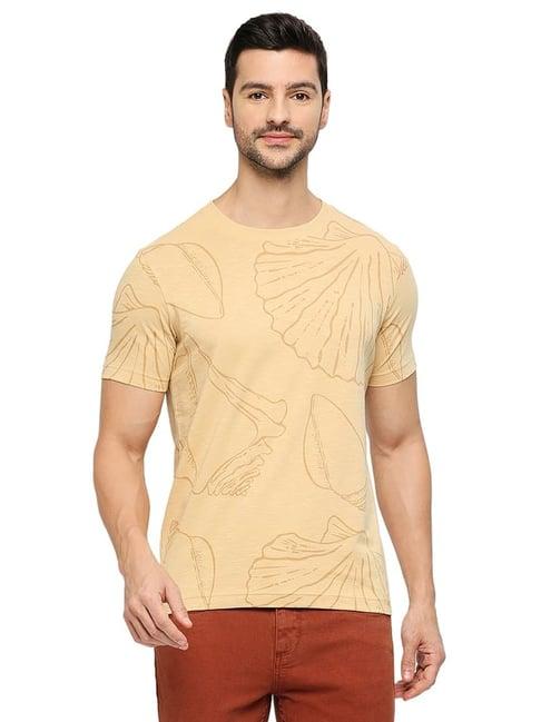 basics tan cotton muscle fit printed t-shirt