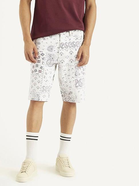 levi's white cotton tapered fit printed shorts