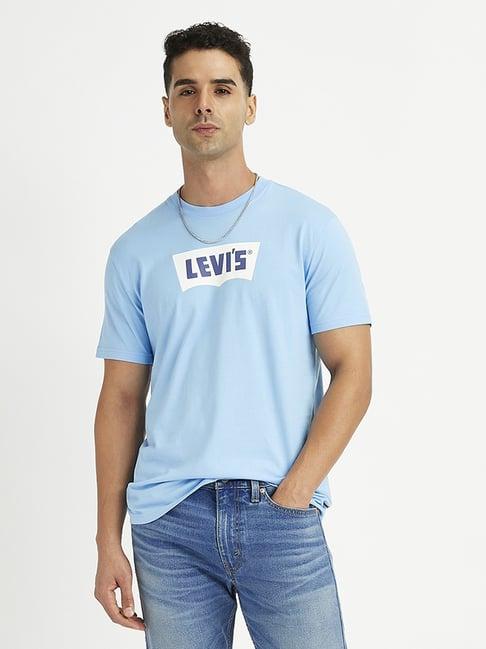 levi's light blue cotton slim fit logo printed t-shirt