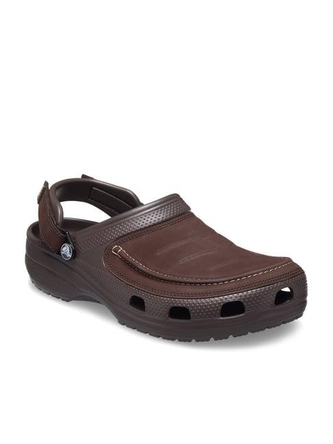 crocs men's yukon espresso clogs