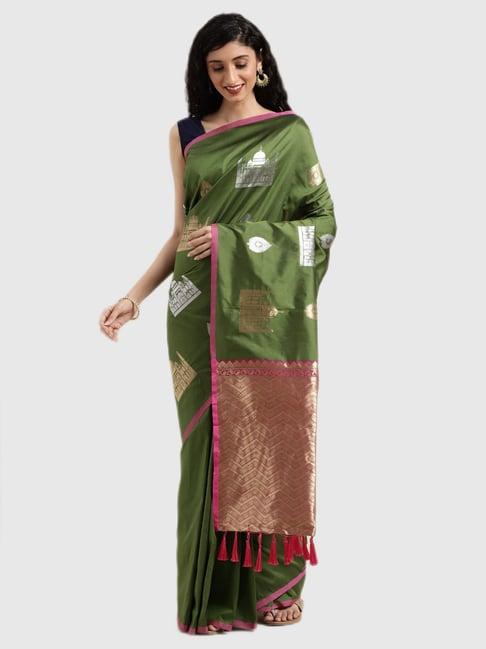 vastranand green textured saree with blouse