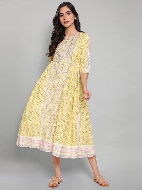 w yellow panelled dress