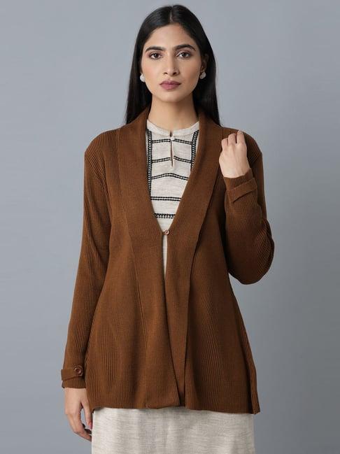 w brown cardigan