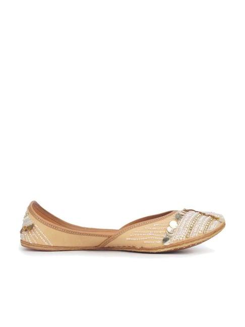 the desi dulhan women's golden ethnic juttis