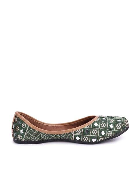 the desi dulhan women's green ethnic juttis