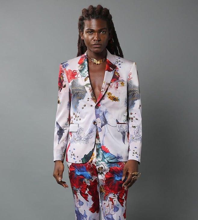 house of three neer suit