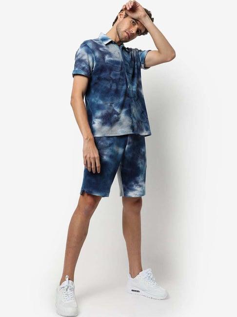 campus sutra navy & white cotton regular fit tie - dye shirt & shorts set