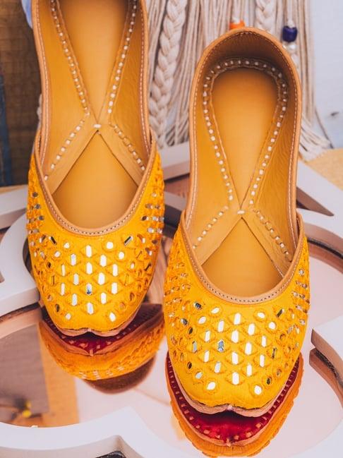 nr by nidhi rathi women's yellow ethnic juttis