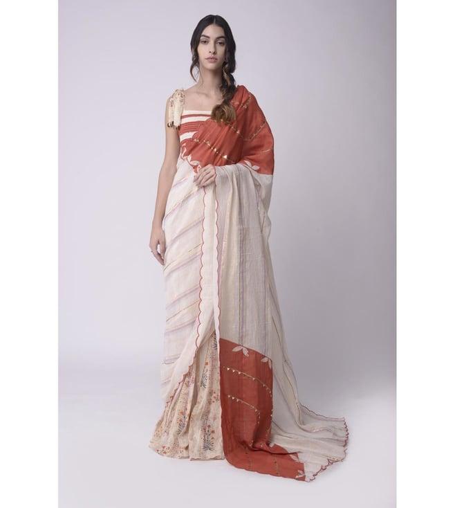 shwetanga ivory gulzaar appliqu¿ printed godet saree with patchwork smocking crop top