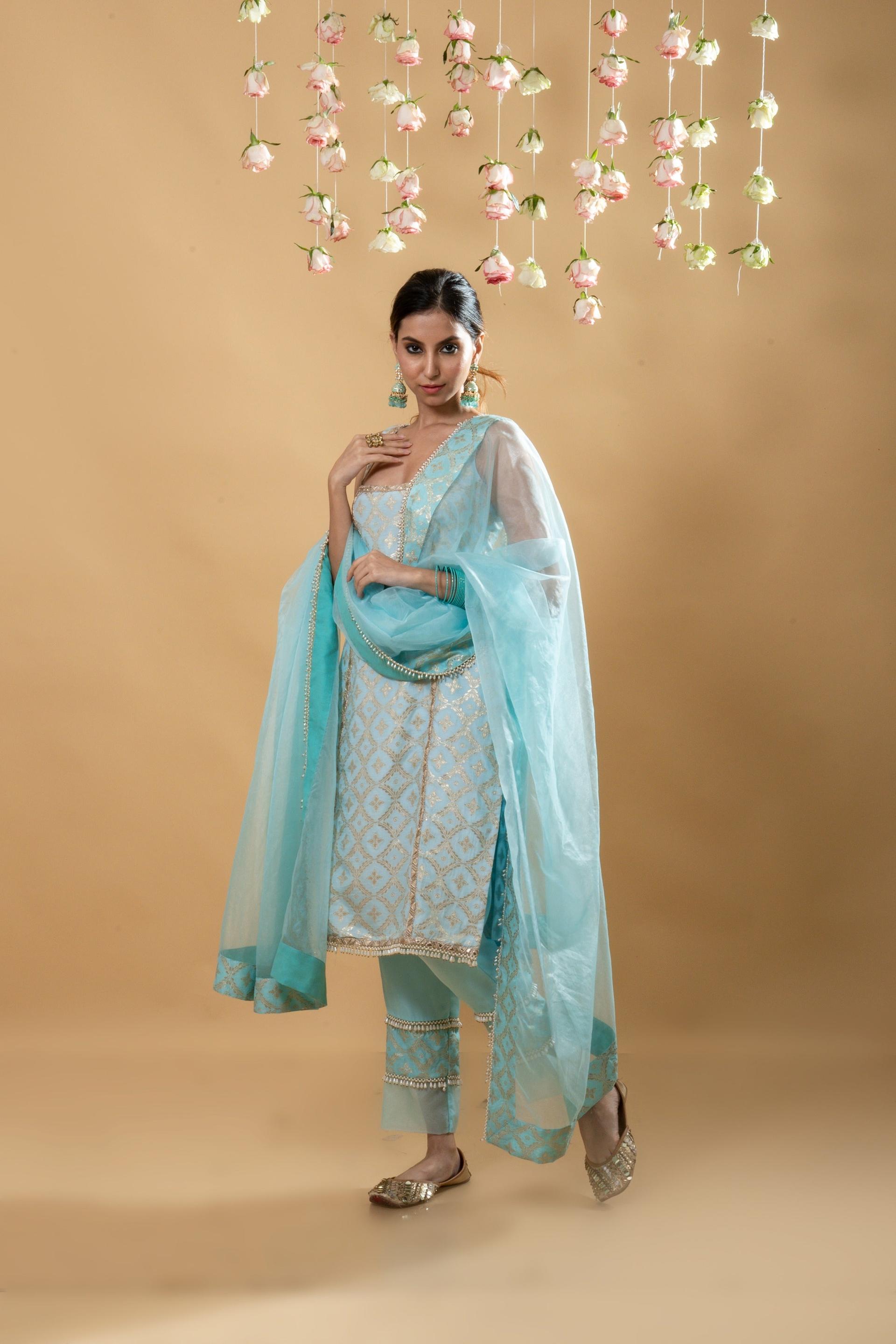 kala-sleeveless kurta set- powder blue