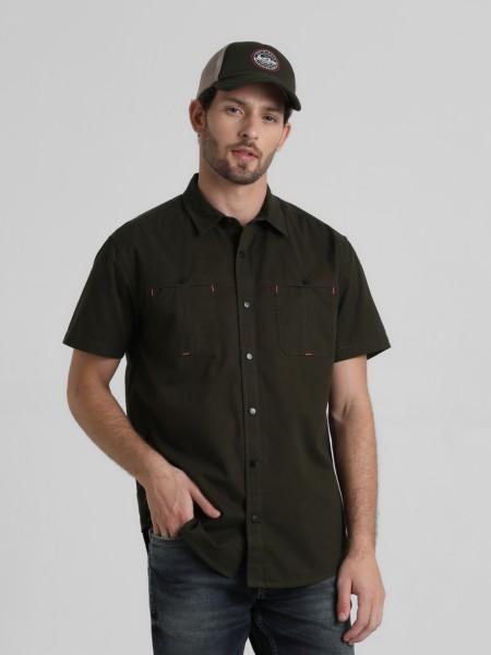 men regular fit solid spread collar casual shirt