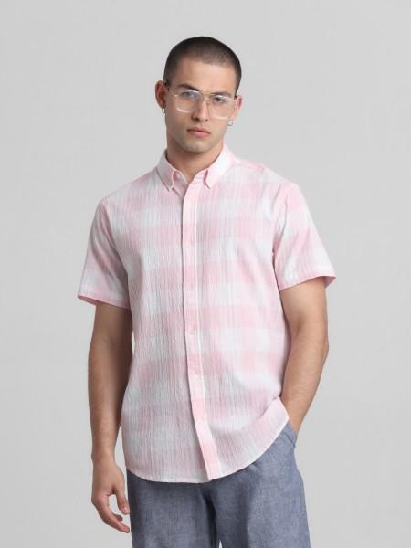 men regular fit checkered button down collar casual shirt