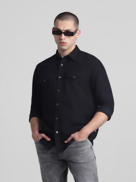 men regular fit solid spread collar casual shirt