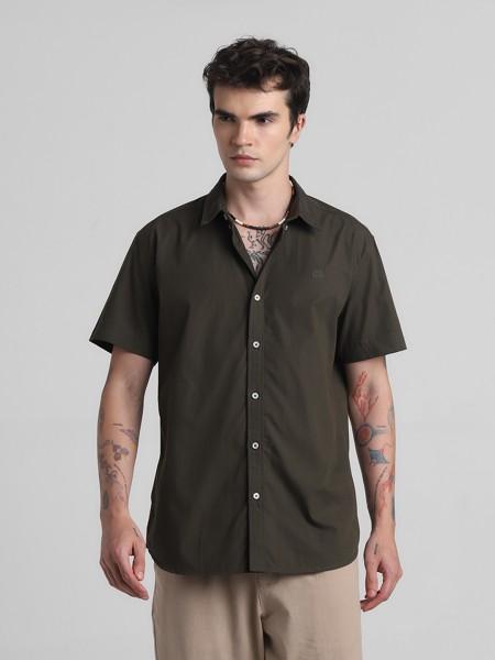 men regular fit solid button down collar casual shirt